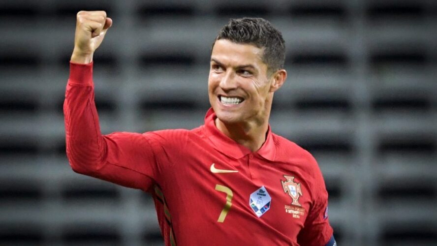 Làm thế nào Cristiano Ronaldo trở thành cầu thủ nổi tiếng và được theo dõi nhiều trên  mạng xã hội?